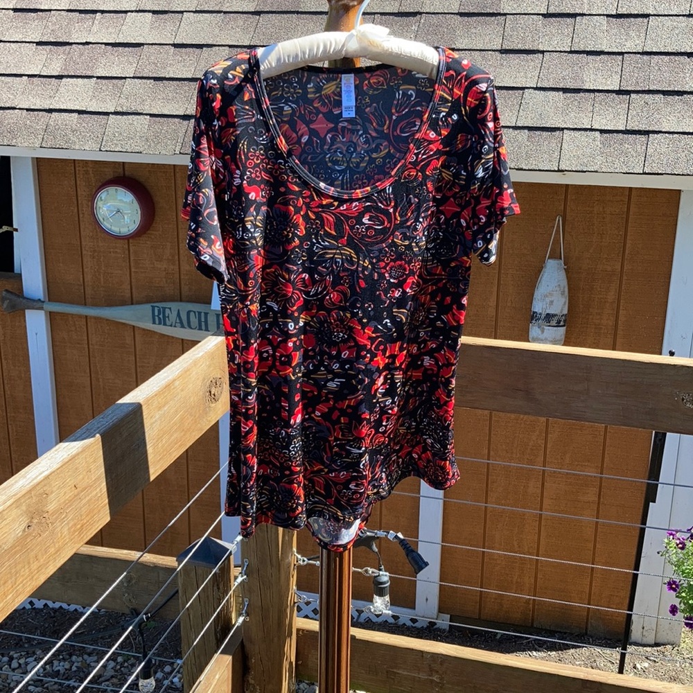 LuLaRoe top